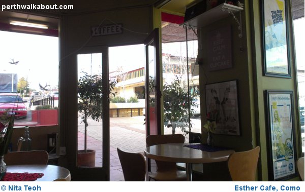 Esther-Cafe-Como-1